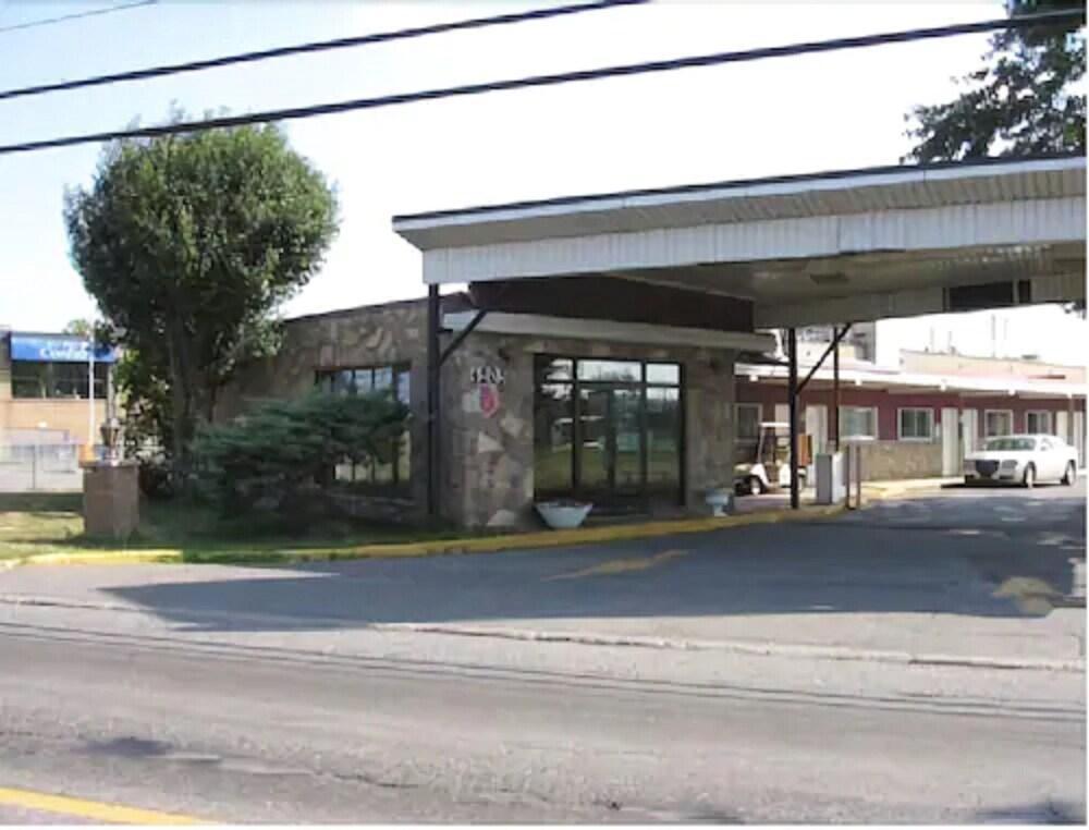 Grand Motel Saint-Hubert Лонгуил Екстериор снимка