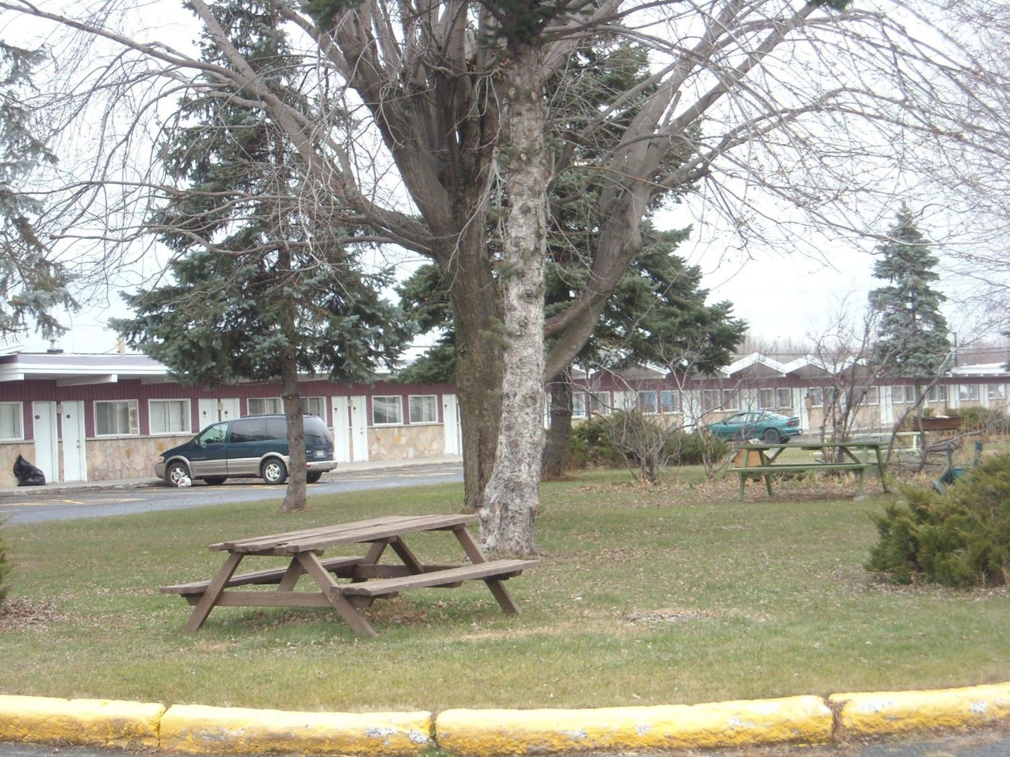 Grand Motel Saint-Hubert Лонгуил Екстериор снимка
