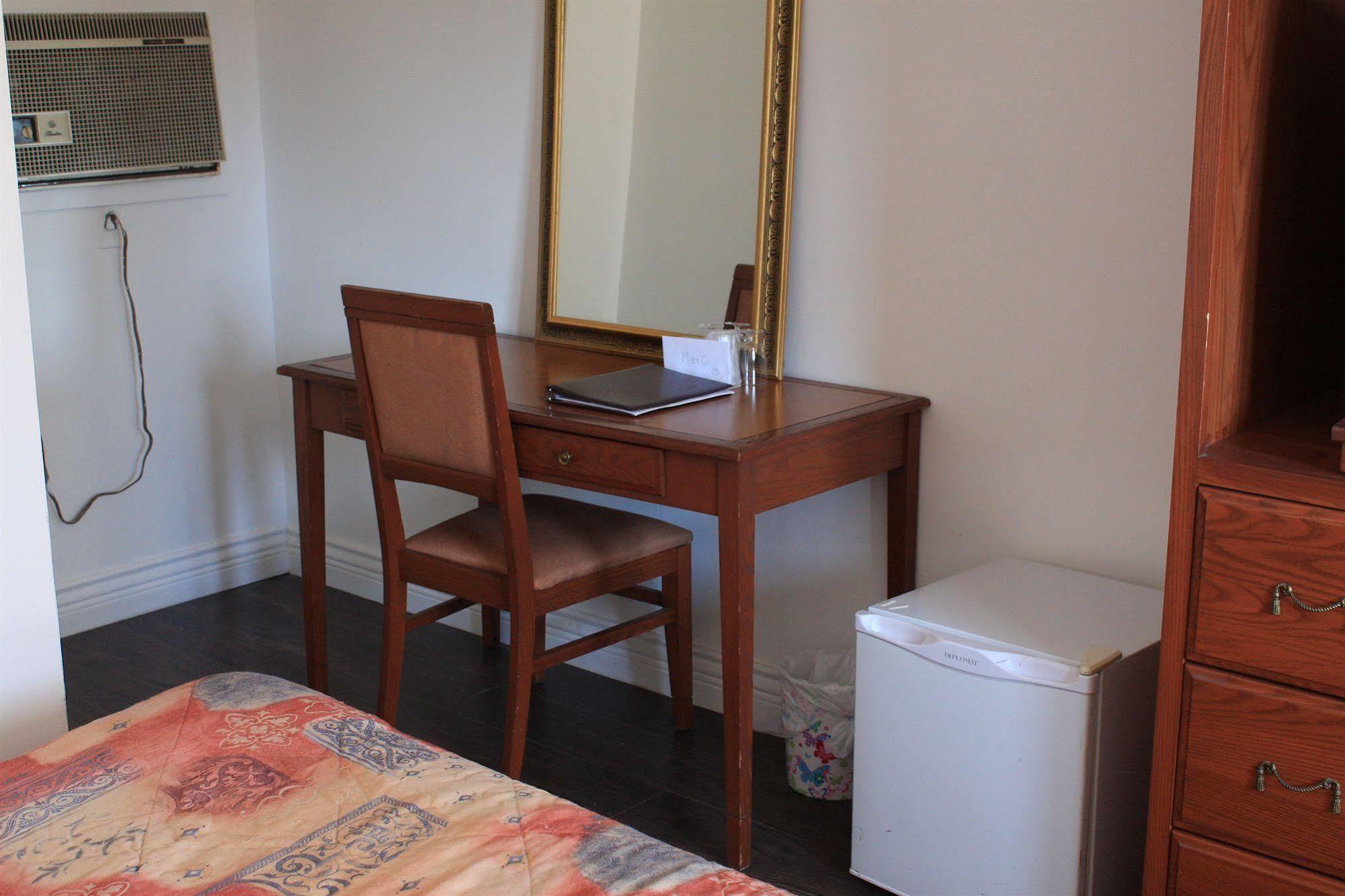 Grand Motel Saint-Hubert Лонгуил Екстериор снимка