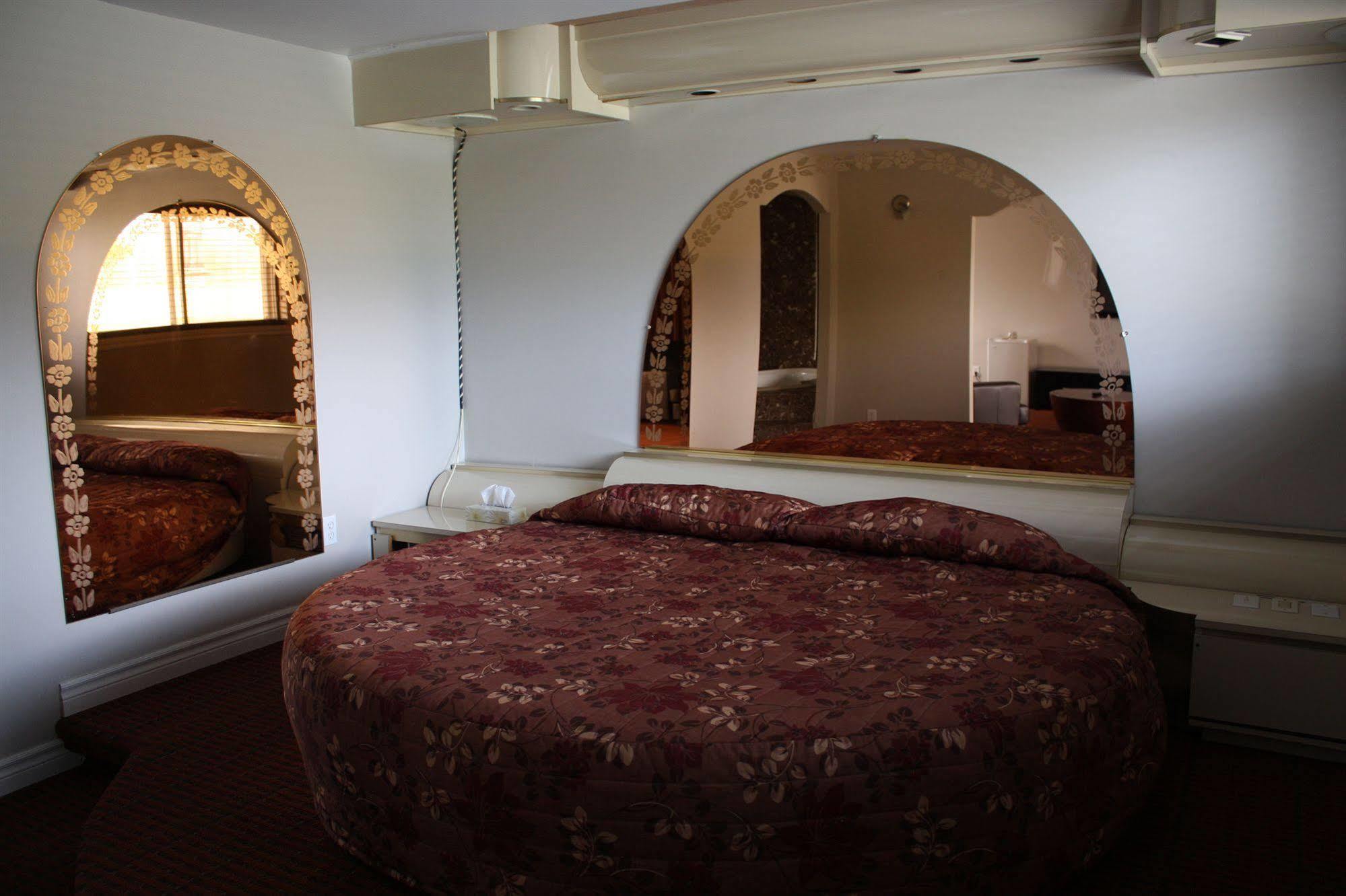 Grand Motel Saint-Hubert Лонгуил Екстериор снимка
