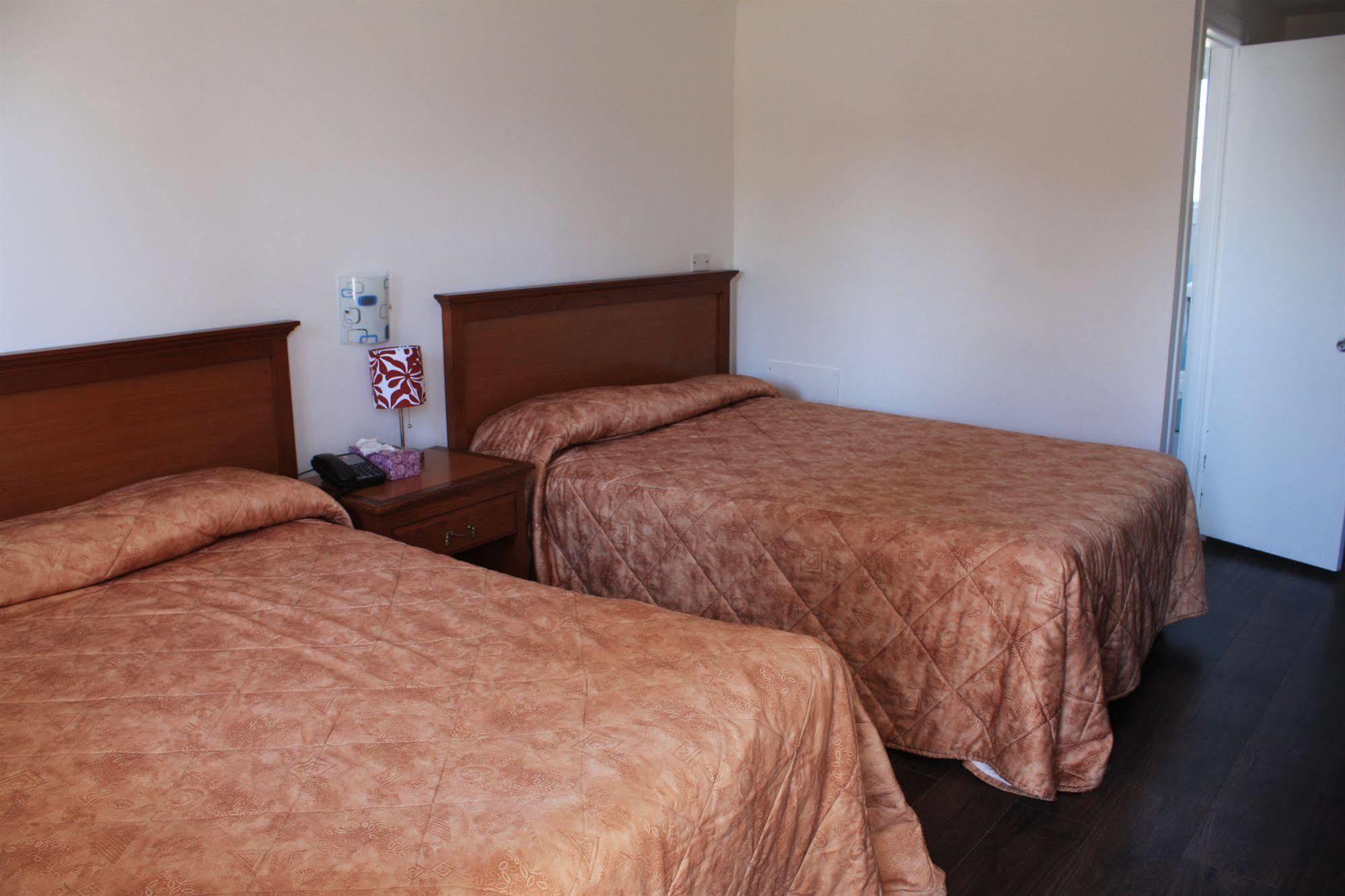 Grand Motel Saint-Hubert Лонгуил Екстериор снимка