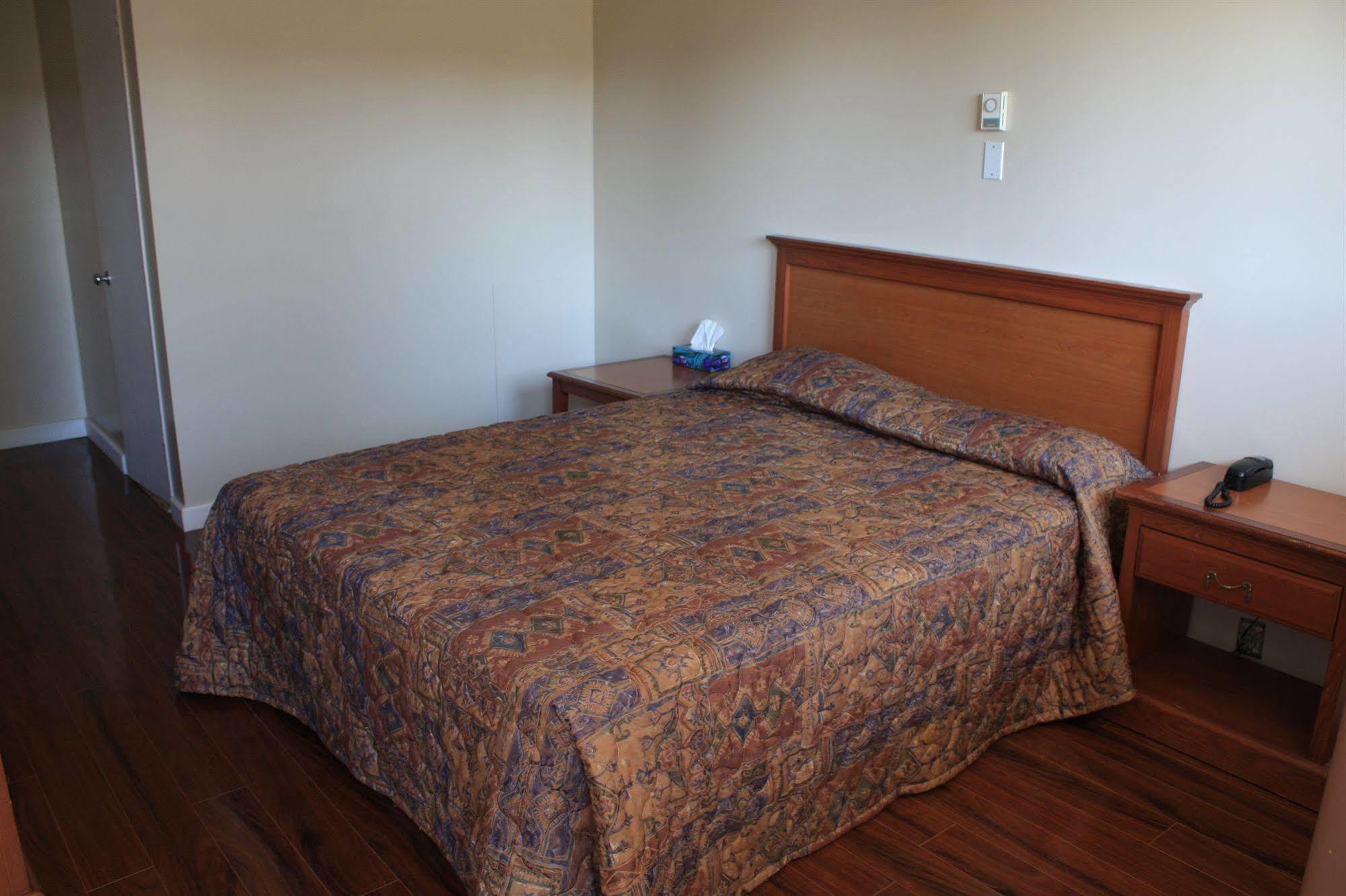 Grand Motel Saint-Hubert Лонгуил Екстериор снимка